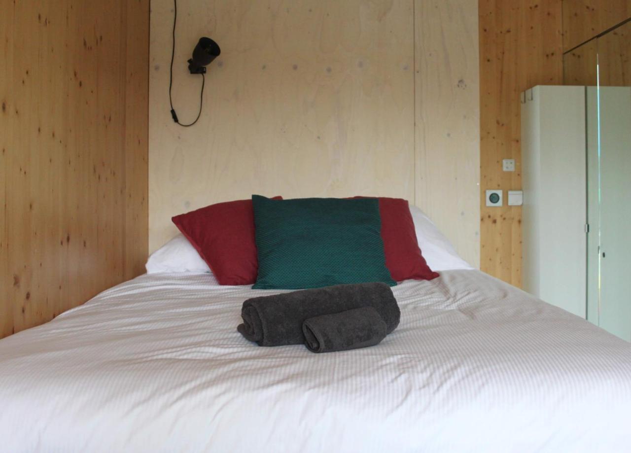 Апартаменты Roots Tiny House Тилбург Экстерьер фото